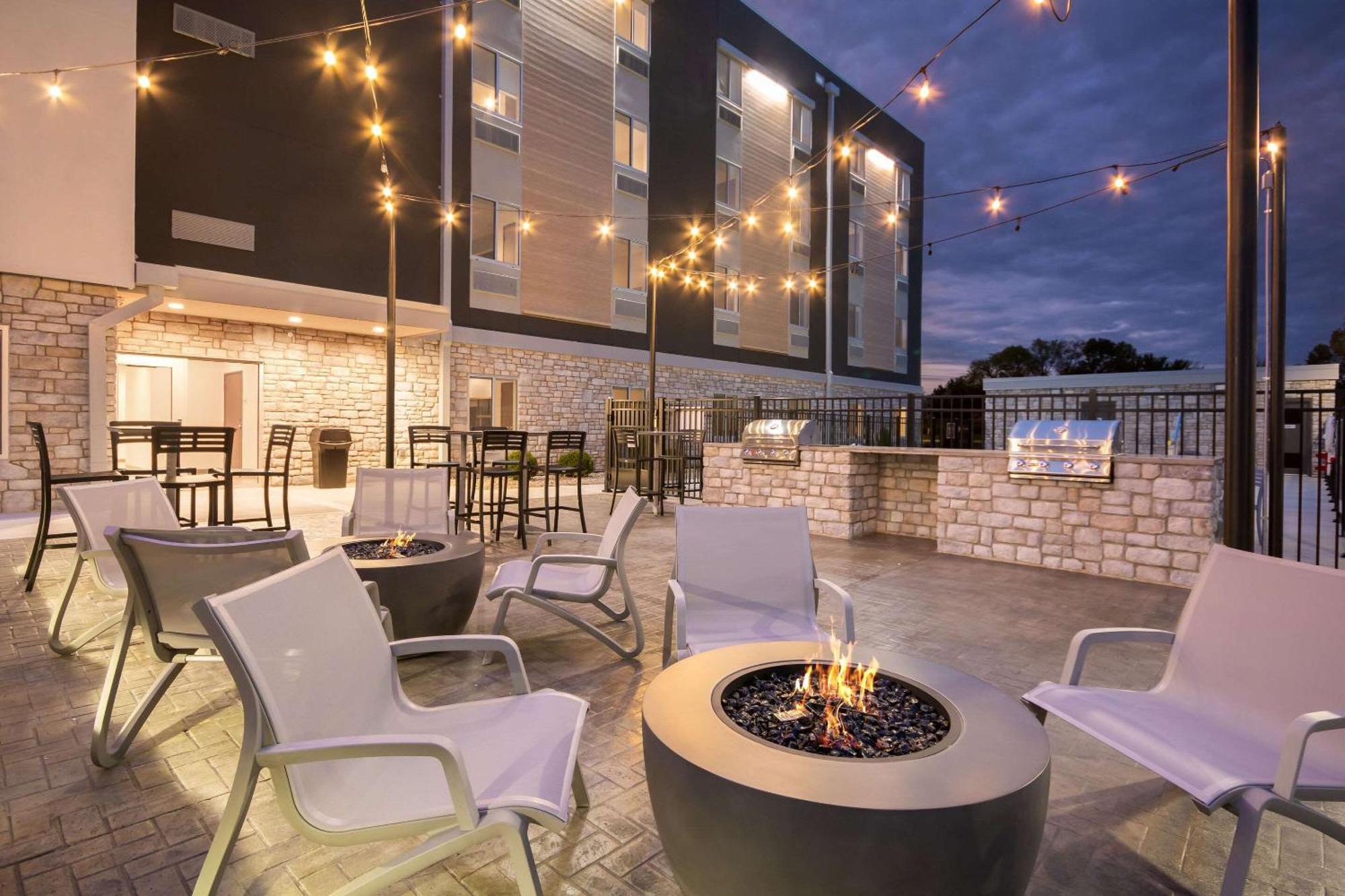 Everhome Suites Lexington - Horse Park ภายนอก รูปภาพ